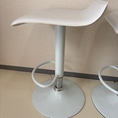 バーチェア、カウンターチェア2脚
の画像