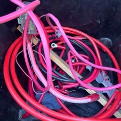 ボックス、工具、電線、サドルなどの画像