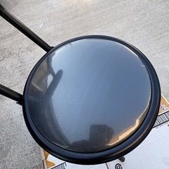 美品折りたたみ丸椅子背もたれ付きの画像