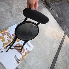 美品折りたたみ丸椅子背もたれ付きの画像