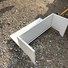 洗濯乾燥機の上の空間隠し棚の画像