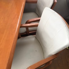 ダイニングテーブル　キャスターチェアセットの画像