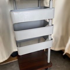 回転 ワゴン 3段 天板 キャスター 収納 省スペース 引き出し ラック マルチ トレイ シェルフ ラック 棚 整理 回転トレイワゴン の画像