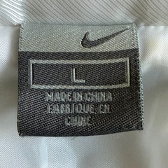 NIKE ナイキ　 ホワイト　白　 中綿ジャケット　アウター Lサイズの画像