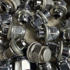 トヨタ純正アルミホイールナットの画像