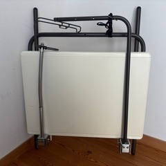 折りたたみデスクの画像