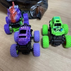 車のおもちゃ30台以上の画像