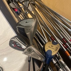 ゴルフクラブ　男女　多数
の画像