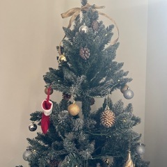 【オーナメント込】電飾付きクリスマスツリーの画像