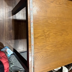 テーブルと椅子4脚セットの画像