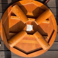 天然木円台テーブルの画像