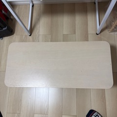 ニトリ　折りたためる突き板棚付きテーブルの画像