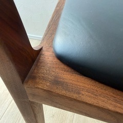 北米産ウォールナット無垢材 レ椅子4脚セットの画像