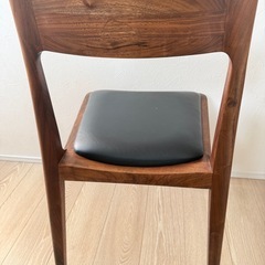 北米産ウォールナット無垢材 レ椅子4脚セットの画像