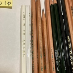 シャーペン、ボールペン、色鉛筆　　などの画像