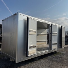 仕上げ済み！超便利！大開口 観音式横扉付き！断熱材入り！バイクガレージ！使い勝手抜群！倉庫物置用 4トン保冷コンテナの画像