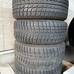 スタッドレスタイヤの画像