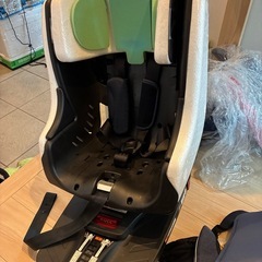 アップリカ クルリラ プレミアム アカチャンホンポ チャイルドシートの画像