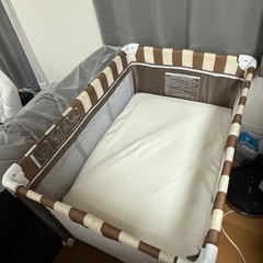 KATOJI プレイヤード ブラウンストライプ ベビーベッド 折りたたみ
の画像