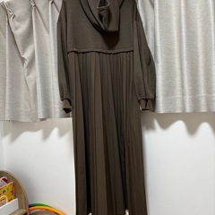 バックプリーツフーディーワンピース　スウェット　裏起毛の画像