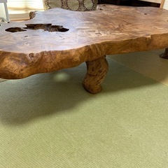 木のテーブルの画像