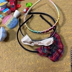 カチューシャ、お財布、ガチャガチャなど。の画像