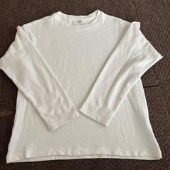 UNIQLO キッズ長袖カットソー 150cmｘ3枚　＆　UNIQLO グレー パンツ 140cmの画像