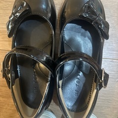 18cmフォーマルシューズ、18.5cm上履きほぼ未使用、18.5cm瞬足スニーカー、19cm雨用の靴の画像