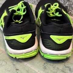 ミズノ　ランニングシューズ　　　27cm
の画像