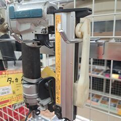 ✨マキタ 中古 AT1025A エアタッカ ケース付き✨うるま市田場✨の画像