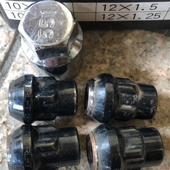 中古　ホイールナット　シルバー&ブラック　M12xP1.5の画像