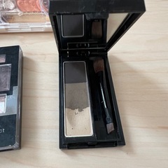 アイブロウ・アイシャドウの画像