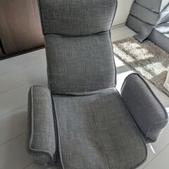 グレー座椅子の画像