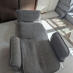 グレー座椅子の画像