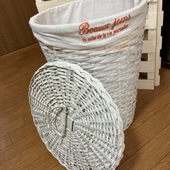 編みラタンバスケット　おもちゃ入れなどにの画像