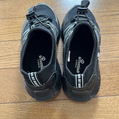 スニーカー22cmの画像