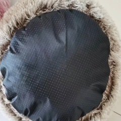 ふわふわの猫用ベッド グレー　60センチの画像