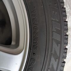 Bridgestone Blizzak VRX スタッドレスタイヤ ホイールセット 175/65R15 Honda Fit  ホンダ　フィットの画像
