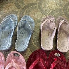ゴムサンダル 5足セット　Mサイズ4足Ｌサイズ1足
シャワー スリッパ ビーチサンダル プールトイレ 病院 学校 オフィス ベランダ  の画像