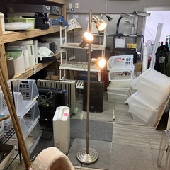 スチール製 ３連 スタンドライト 間接照明 スタンド型スポットライト！（早いもの勝ち　12月30日　16時迄営業中）の画像