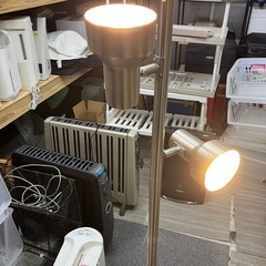 スチール製 ３連 スタンドライト 間接照明 スタンド型スポットライト！（早いもの勝ち　12月30日　16時迄営業中）の画像