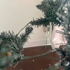 【オーナメント込】電飾付きクリスマスツリーの画像