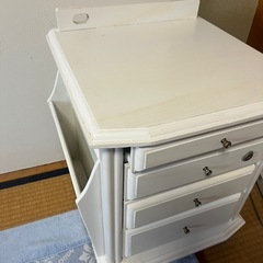 木製　4段チェスト（棚）キャスター付きの画像