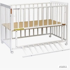 【組み立てしたが未使用ベビーベッドと8点布団】の画像