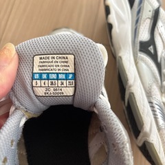 ★Mizuno 23cm・ランニングシューズ ホワイト/シルバー/ブラック★の画像