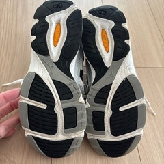 ★Mizuno 23cm・ランニングシューズ ホワイト/シルバー/ブラック★の画像