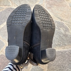 黒ショートブーツ　23.0の画像