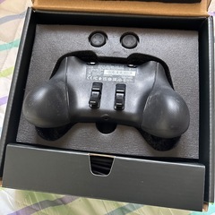 Razer wolverine v2 chroma 有線コントローラー   定価17980円 3N 中古
の画像