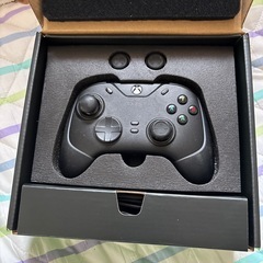 Razer wolverine v2 chroma 有線コントローラー   定価17980円 3N 中古
の画像