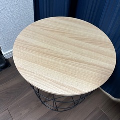 テーブルにもなる物入れの画像